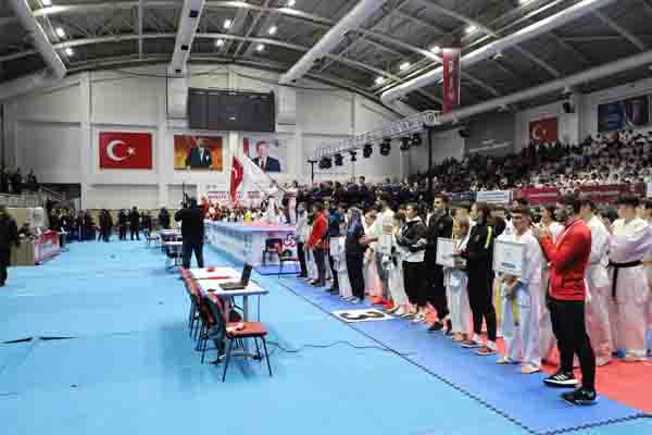 TÜRKİYE KYOKUSHİN KARATE STİL ŞAMPİYONASI AÇILIŞ SEREMONİSİ GERÇEKLEŞTİ