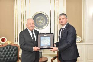 Eski Bakan Başeskioğlu Vali Yaviz’u Ziyaret Etti