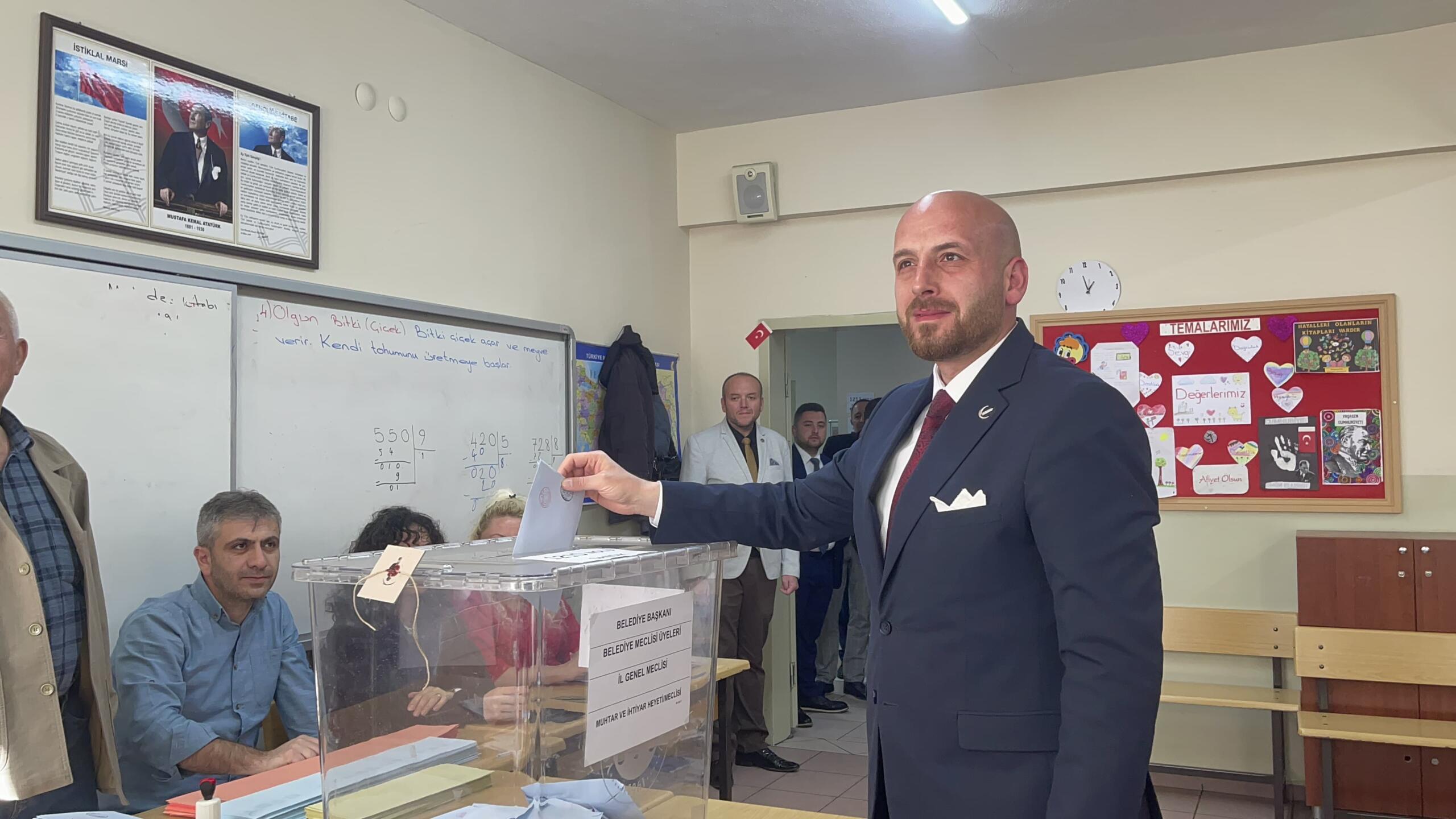 Adaylar Oylarını Kullandı