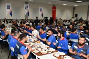 Vali Mustafa Yavuz İftarını Kardemir Emekçileriyle Açtı