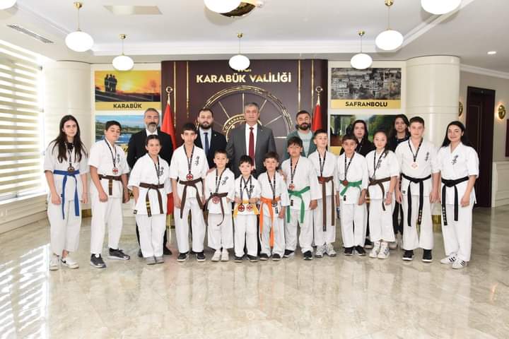 Dereceye Giren Öğrenciler Vali Yavuz’u Ziyaret Etti