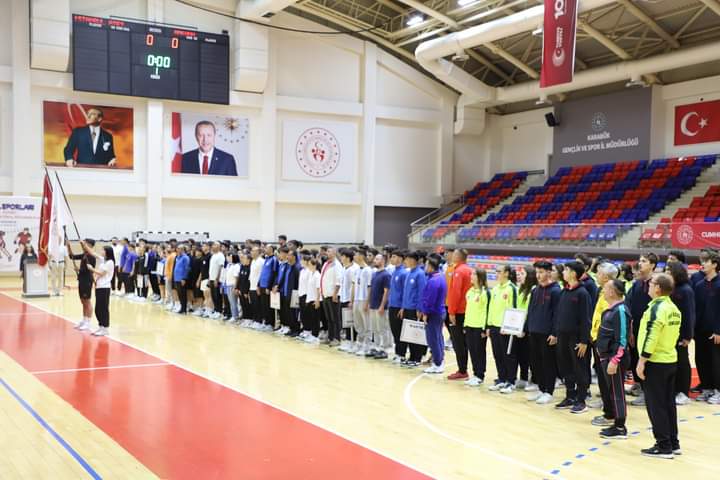 OKUL SPORLARI FUTSAL GENÇ KIZLAR-ERKEKLER SEREMONİSİ YAPILDI