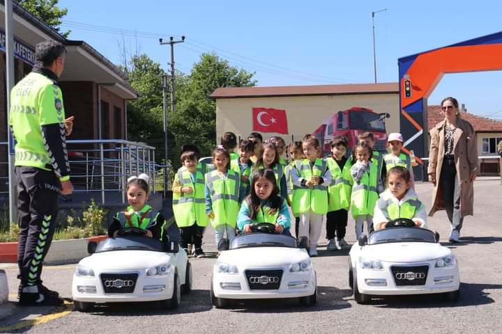 Minik Yüreklere Trafik Eğitimi Verildi