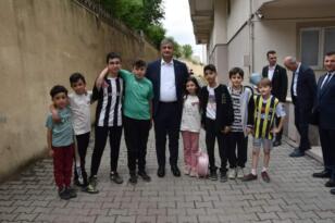 Vali Amcalarından, Çocuklara Futbol Topu Jesti