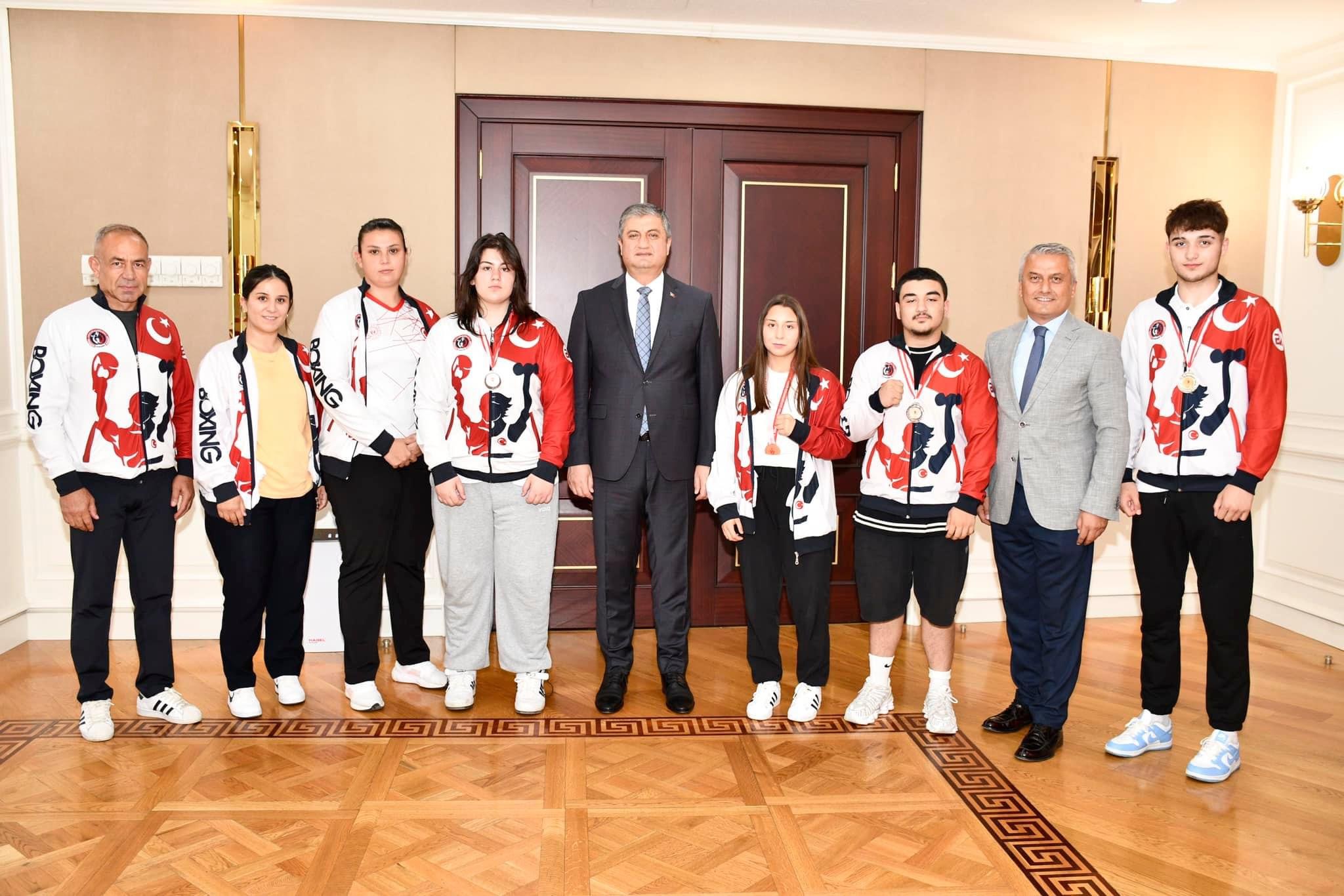 Vali Mustafa Yavuz Başarılı Sporcuları Kabul Etti