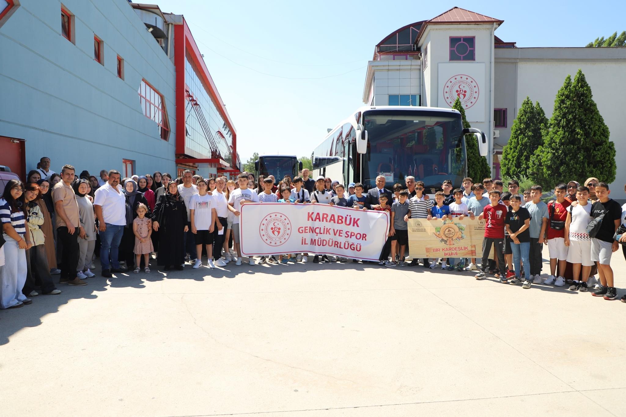 Gençler Gençlik Kamplarına Uğurlandı
