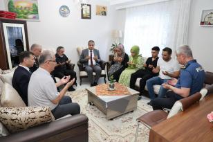 Vali Mustafa Yavuz, Şehit Ailesine Şehadet Belgesi’ni Takdim Etti