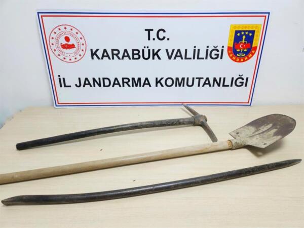 Ormanlık Alanda İzinsiz Kazı Yapanlar Jandarma’ya Yakalandı