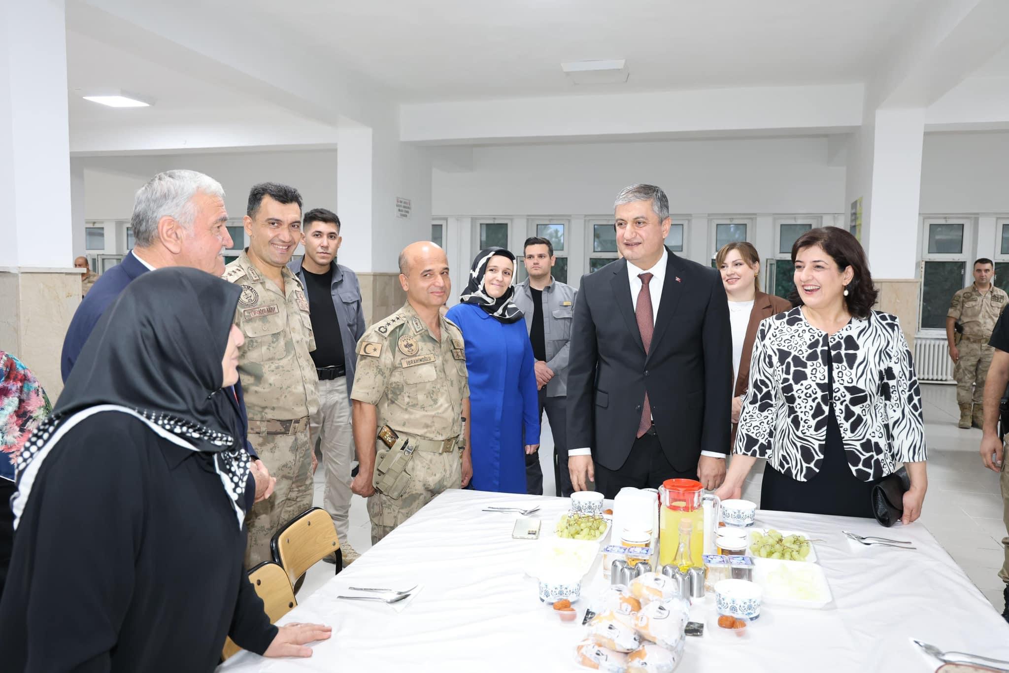 Gazilerimiz ve Şehit Ailelerimiz Onuruna Yemek Programı Düzenlendi