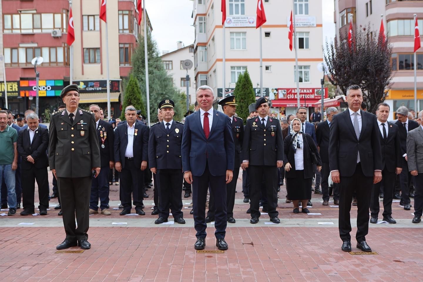 Gaziler Günü Dolayısıyla Misak-ı Milli Demokrasi Meydanında çelenk sunma töreni düzenlendi