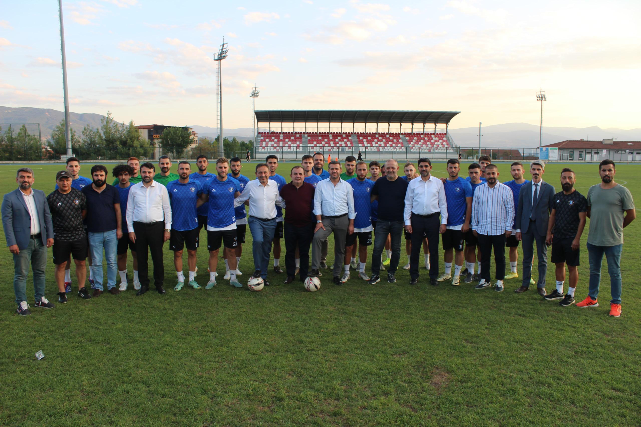 AK Parti Teşkilatı ASD Eflani Spor’un Antramanını İzledi