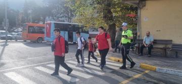 Emniyet ve Jandarma Ekipleri Öğrencilerin Güvenliği İçin Sahalarda