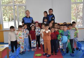 Karabük Emniyet Müdürlüğü Ekipleri Minik Yürekleri Bilgilendiriyor