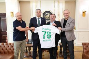 Eflani Spor Yöneticileri Vali Yavuz’u Ziyaret Etti