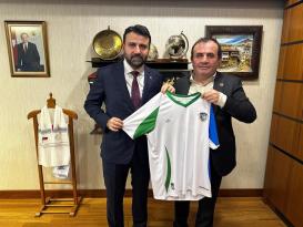 İrfan Topçu Karabük Milletvekillerini Ziyaret Ederek Eflani Spor Forması Hediye Etti