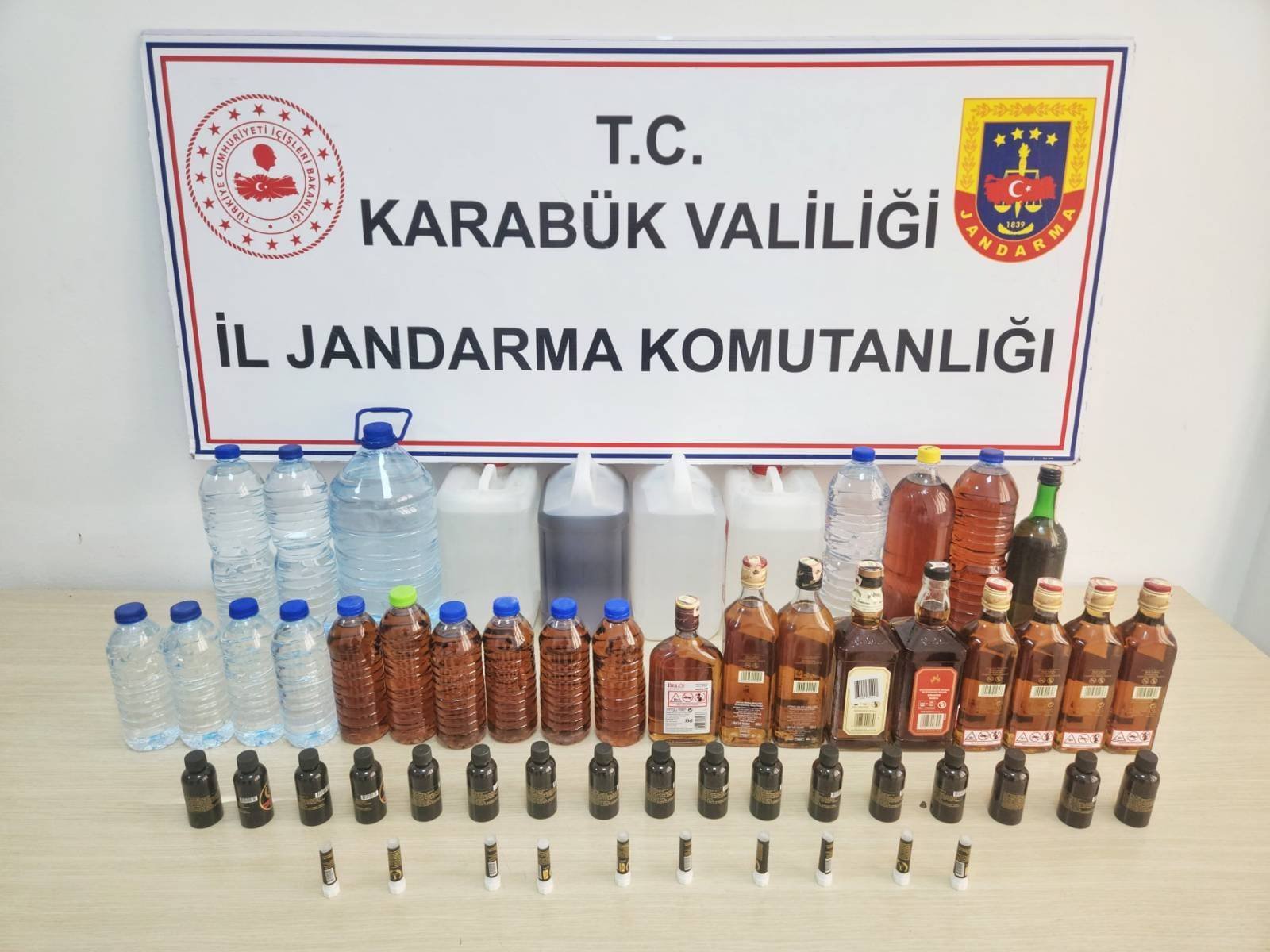 Karabük’te Bir Evde Çok Sayıda Kaçak İçki Ele Geçirildi
