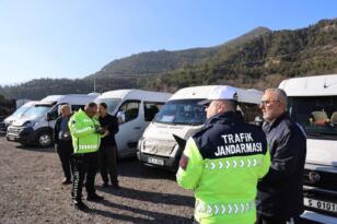 Karabük İl Merkezinde Okul Servis Araçları Denetlendi