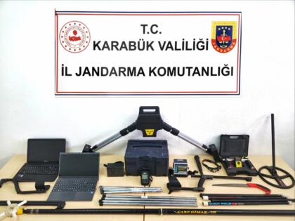 Kaçak Kazı Yaparken 2 Milyonluk Malzemelerle Suçüstü Yakalandılar