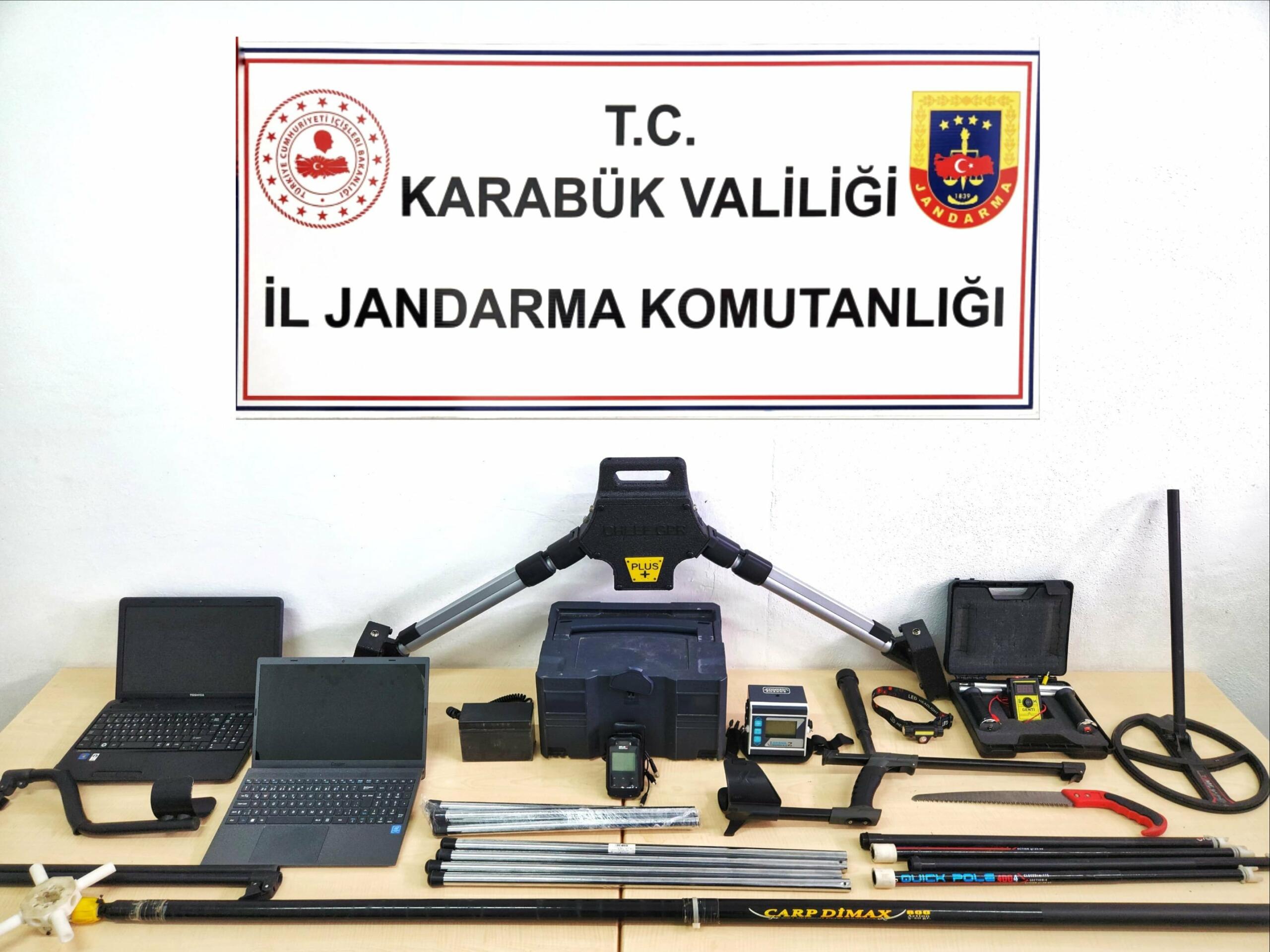 Kaçak Kazı Yaparken 2 Milyonluk Malzemelerle Suçüstü Yakalandılar