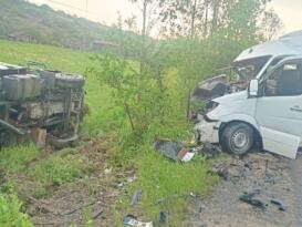 Eflani Karabük Karayolunda 4 aracın karıştığı trafik kazasında 9 kişi yaralandı