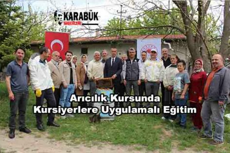 Arıcılık Kursunda Kursiyerlere Uygulamalı Eğitim
