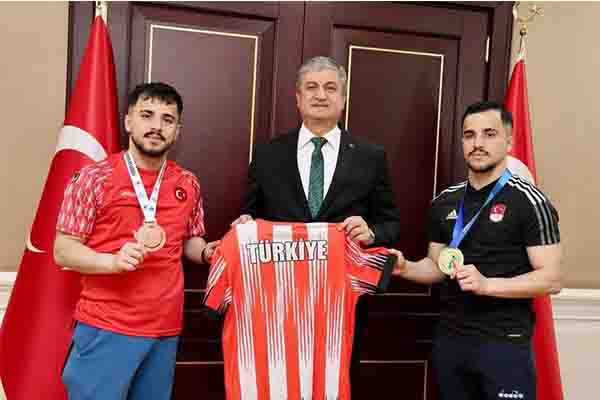 Vali Mustafa Yavuz Dünya ve Avrupa Şampiyonu Karatecileri Makamında Ağırladı