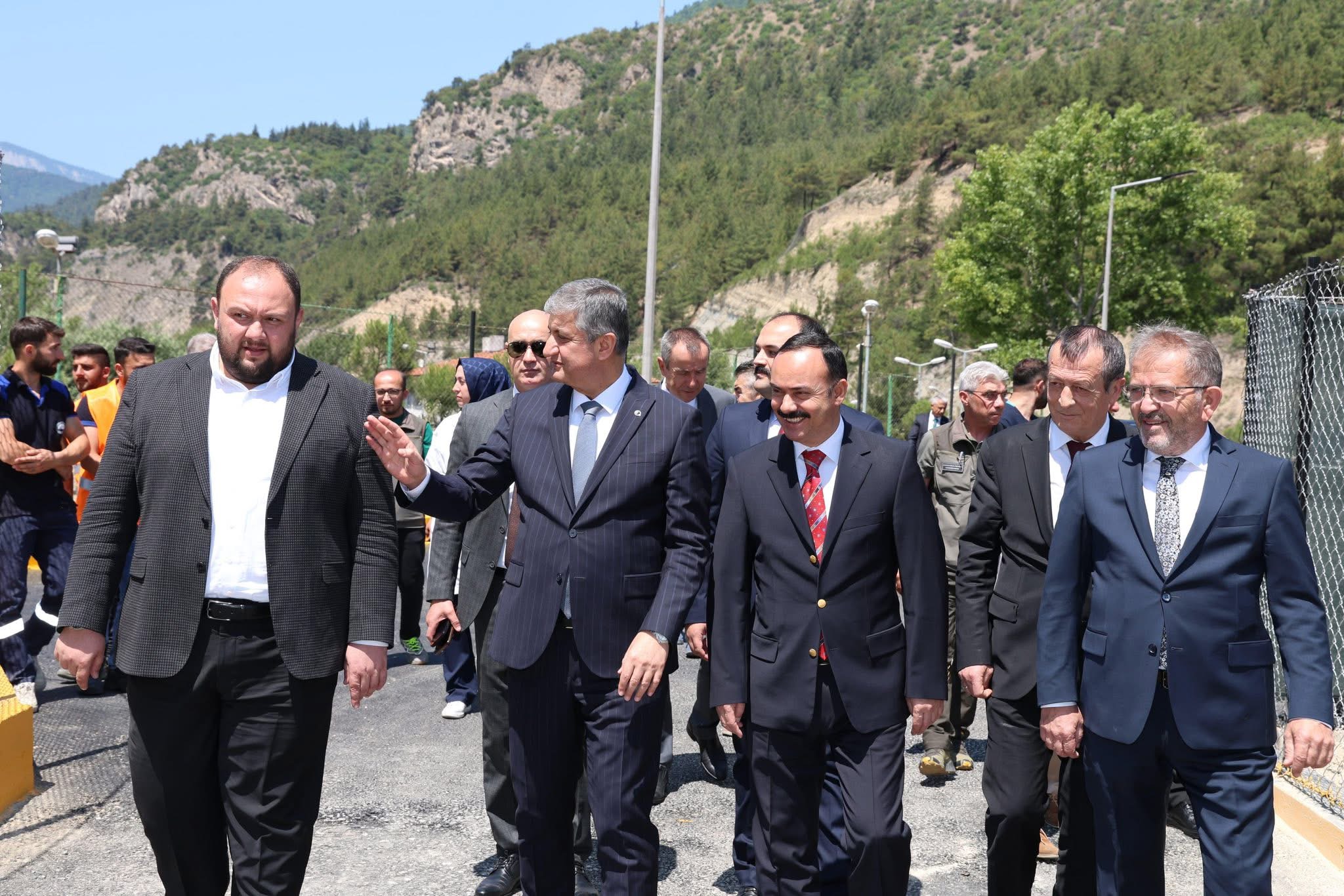 Vali Yavuz Hayvan Bakımevi’nde İncelemelerde Bulundu