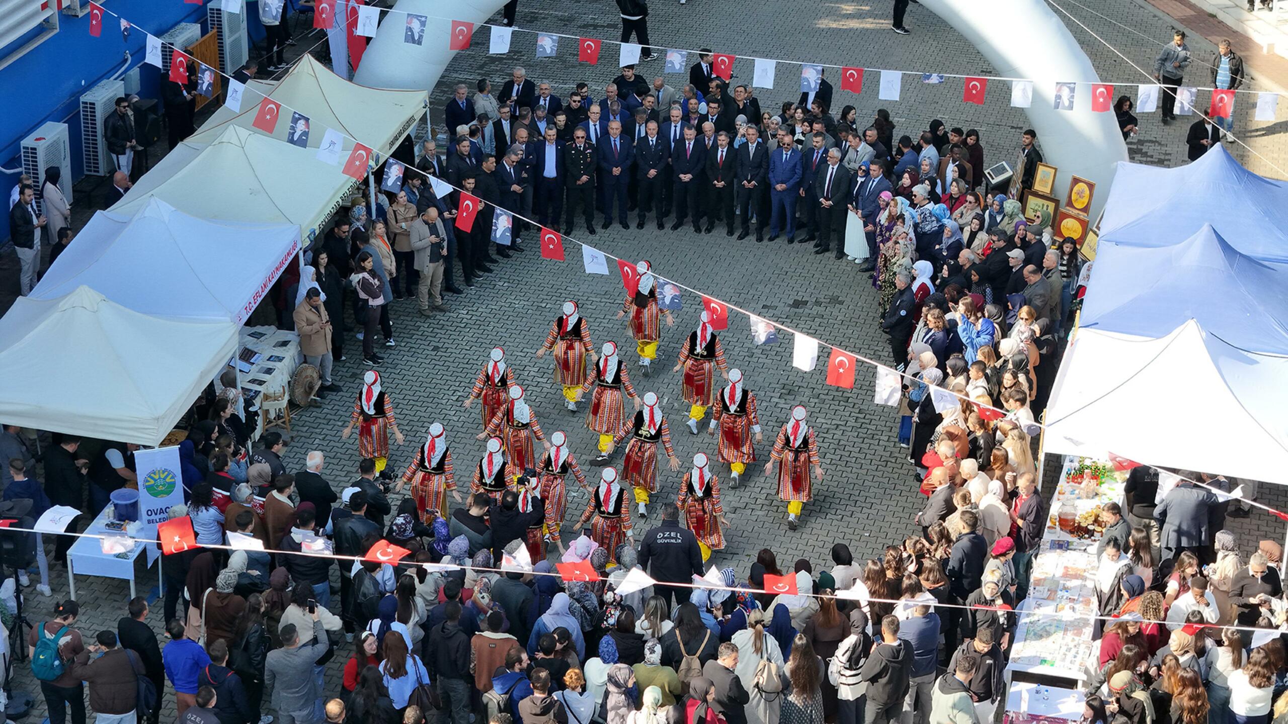 KBÜFEST 2025 Başladı, Türkiye’nin Kültürel Değerleri Karabük’te Buluştu