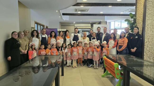 Kaşık 2025 Sempozyumu: Minik Eller Akıllı Lezzetler Mutfağında Kurabiye Yaptı