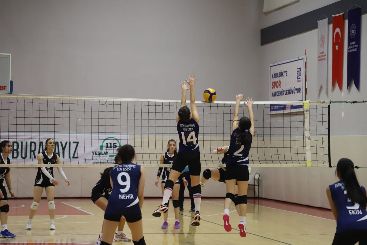 OKUL SPORLARI GENÇ KIZLAR VOLEYBOL MÜSABAKALARI DEVAM EDİYOR