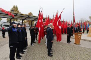 Ata’ya Saygı ve Minnetle: Atatürk Anıtına Çelenk Sunuldu