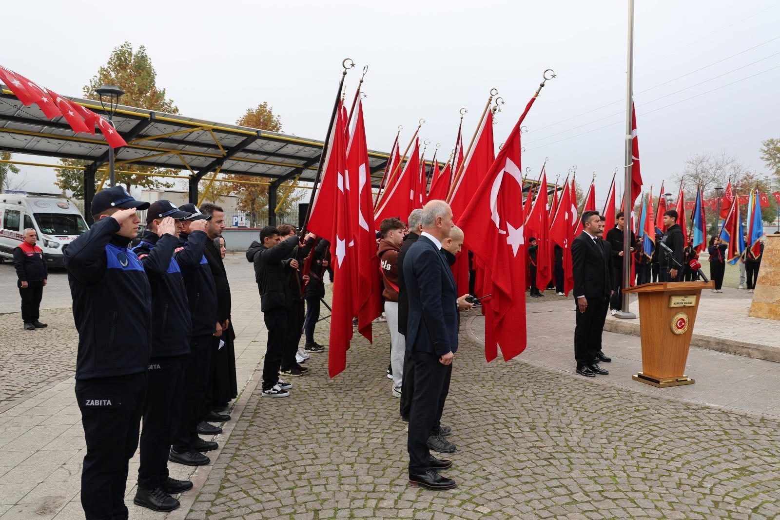 Ata’ya Saygı ve Minnetle: Atatürk Anıtına Çelenk Sunuldu