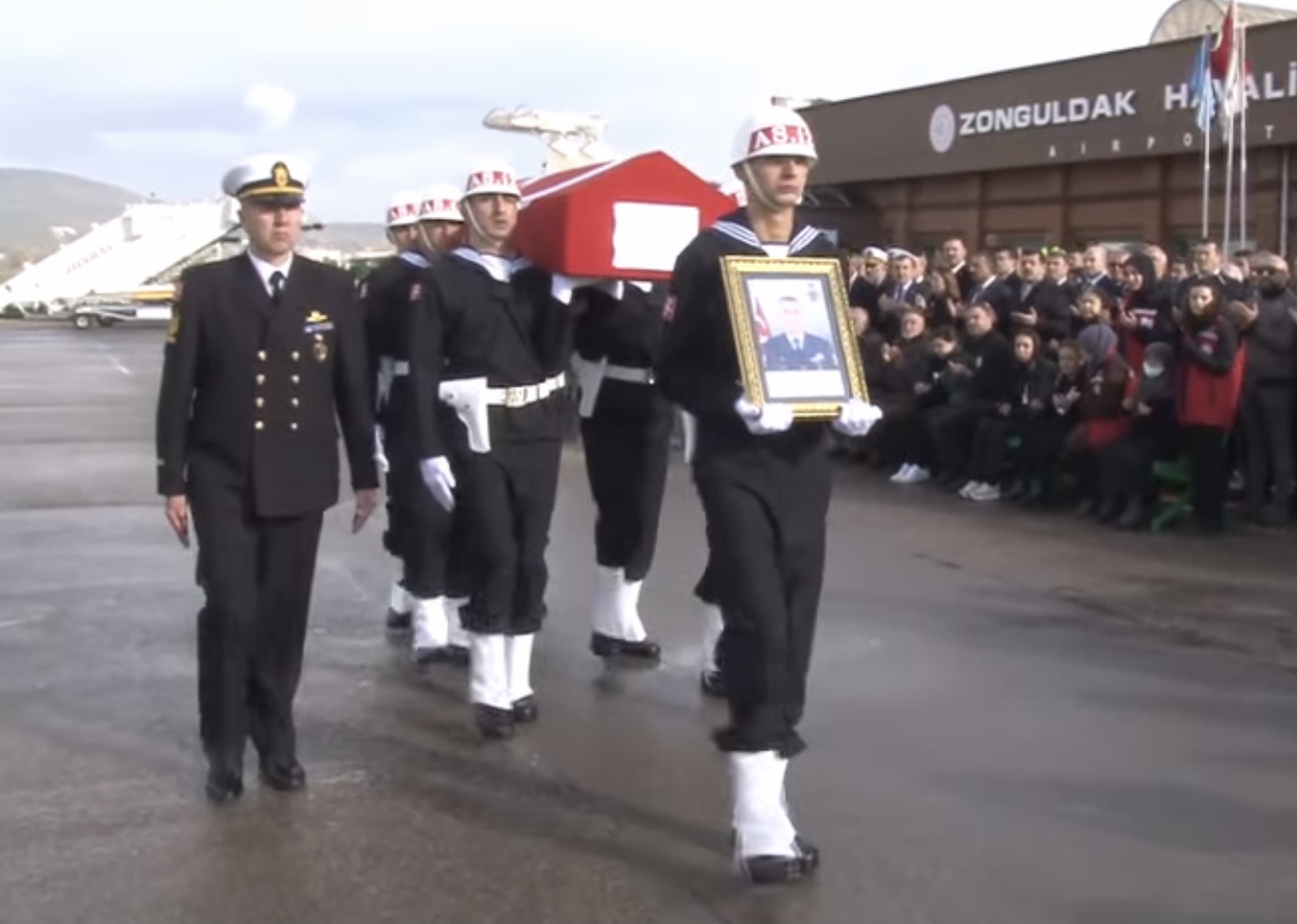 Karabük’lü Şehit Nuri Özcan’ın Naaşı Çaycuma Havalimanı’nda Karşılandı