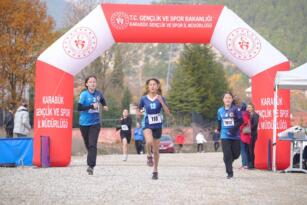 Karabük’te Okul Sporları Atletizm Yarışmaları Gerçekleştirildi