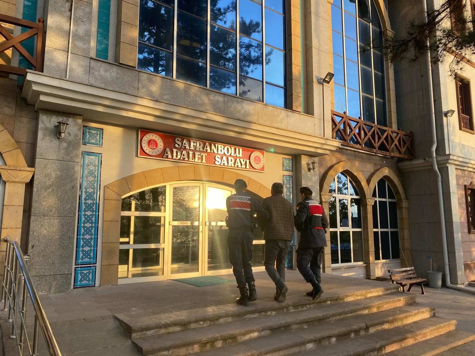 Hakkında 29 Yıl 9 Ay 15 Gün Hapis Cezası Bulunan ve 3 Yıldır Aranan Şahıs Yakalandı