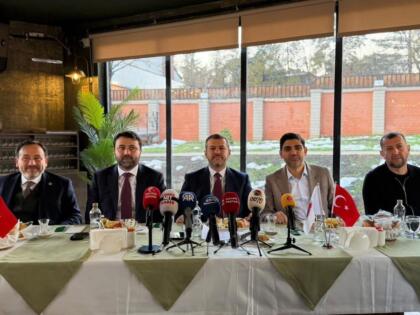 AK Parti Heyeti Basın Mensuplarıyla Buluştu