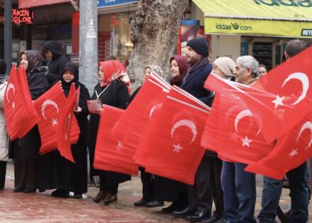 Yeniden Refah Partisi Bayrak Dağıtti