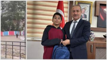 Nevzat Akbaş Kar Altında İstiklal Marşı Okuyan Öğrenciyi Ödüllendirildi