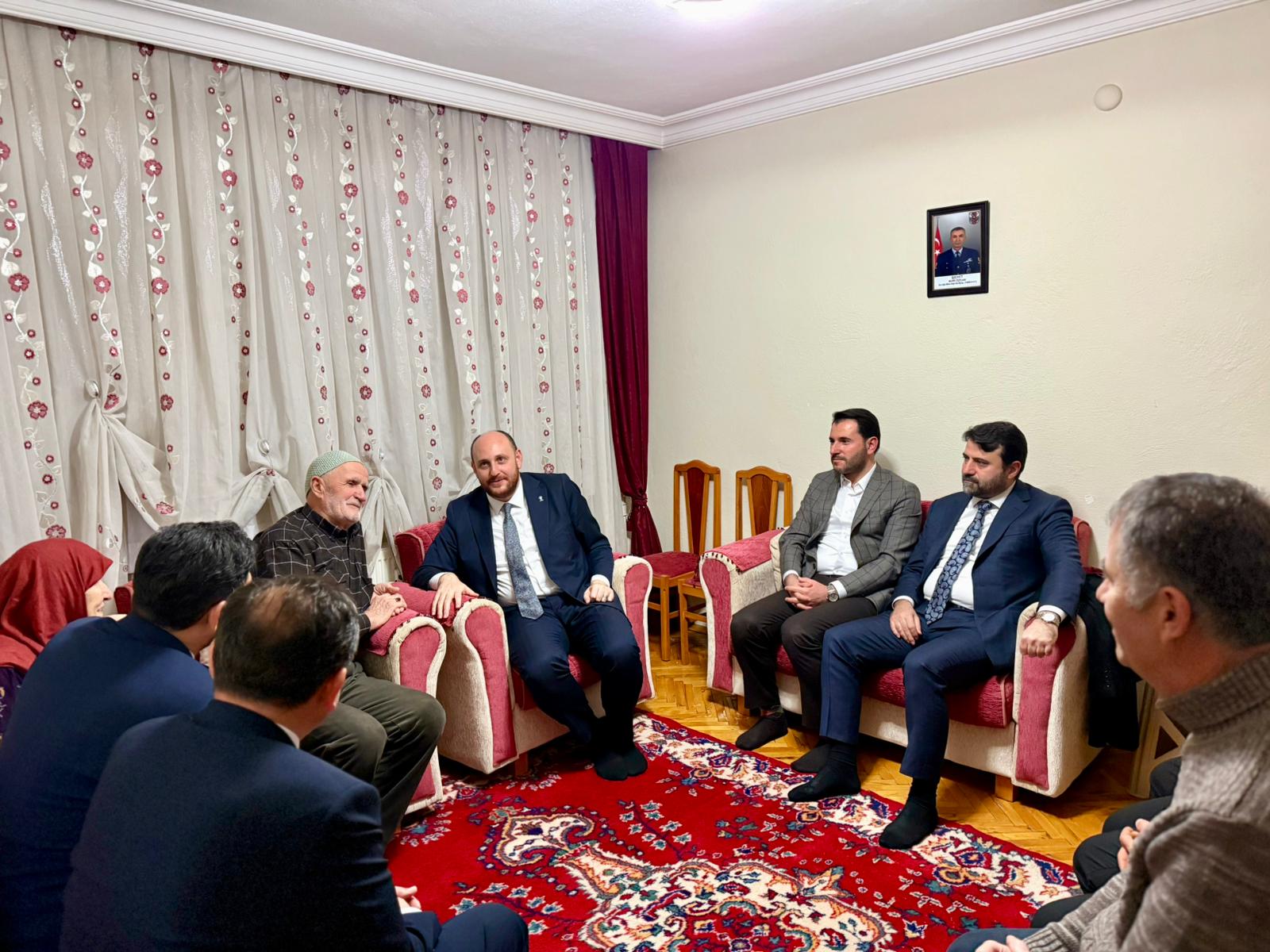 AK Parti heyetinden şehit ailesine taziye ziyareti