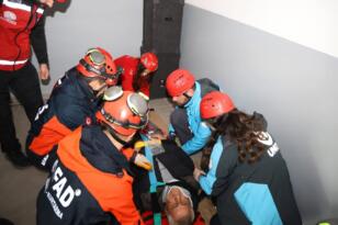 Demir Çelik Anadolu Lisesinde Deprem Tatbikatı Düzenlendi