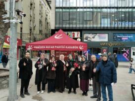 YENİDEN REFAH PARTİSİ KADIN KOLLARINDAN 8 MART’TA ÇİÇEKLİ KUTLAMA
