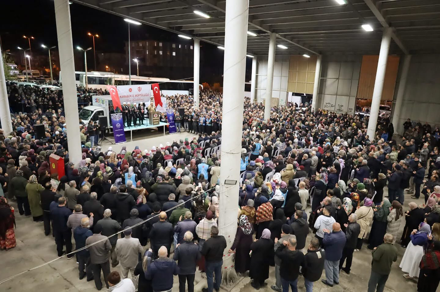 KARABÜK’TEN HACI KAFİLESİ DUALARLA UĞURLANDI
