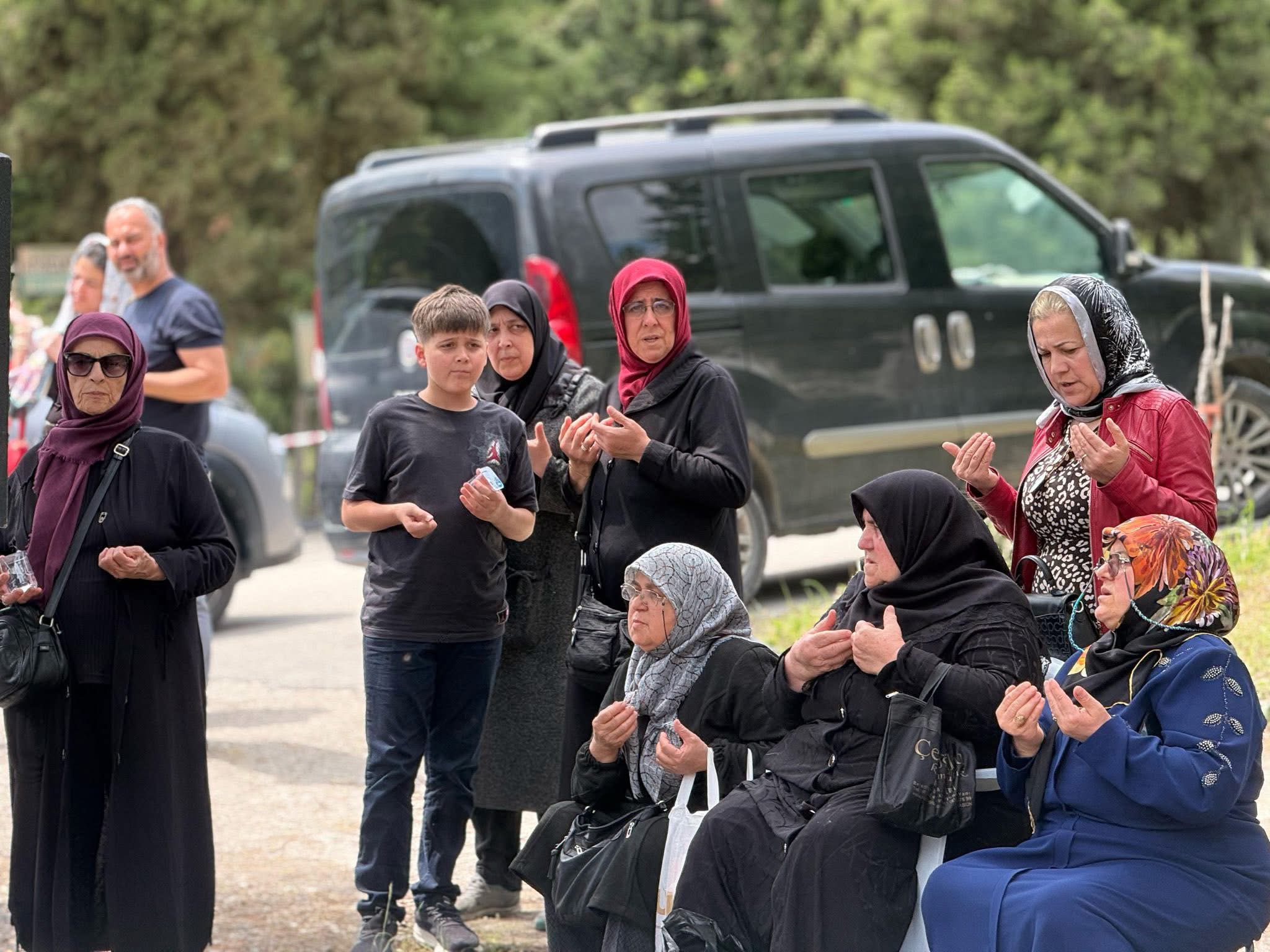 Mezarlıklar Vatandaşlarla Doldu