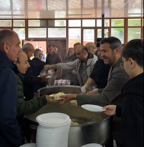 Özkan Çetinkaya, Aydınlıkevler Mahallesi’nde Vatandaşlarla Bayramlaştı