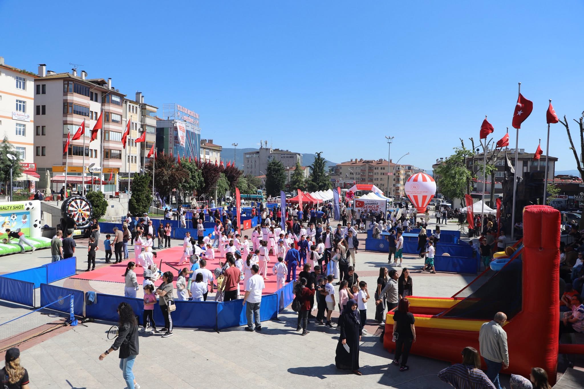 Safranbolu Misak-ı Milli Meydanı’nda “Gençlik Spor Festivali” Düzenlendi
