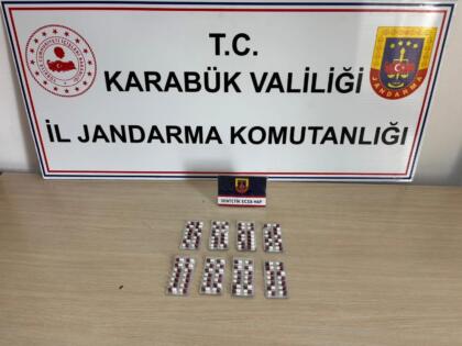 JANDARMA UNSURLARI  UYUŞTURUCU VE APARAT ELE GEÇİRDİ
