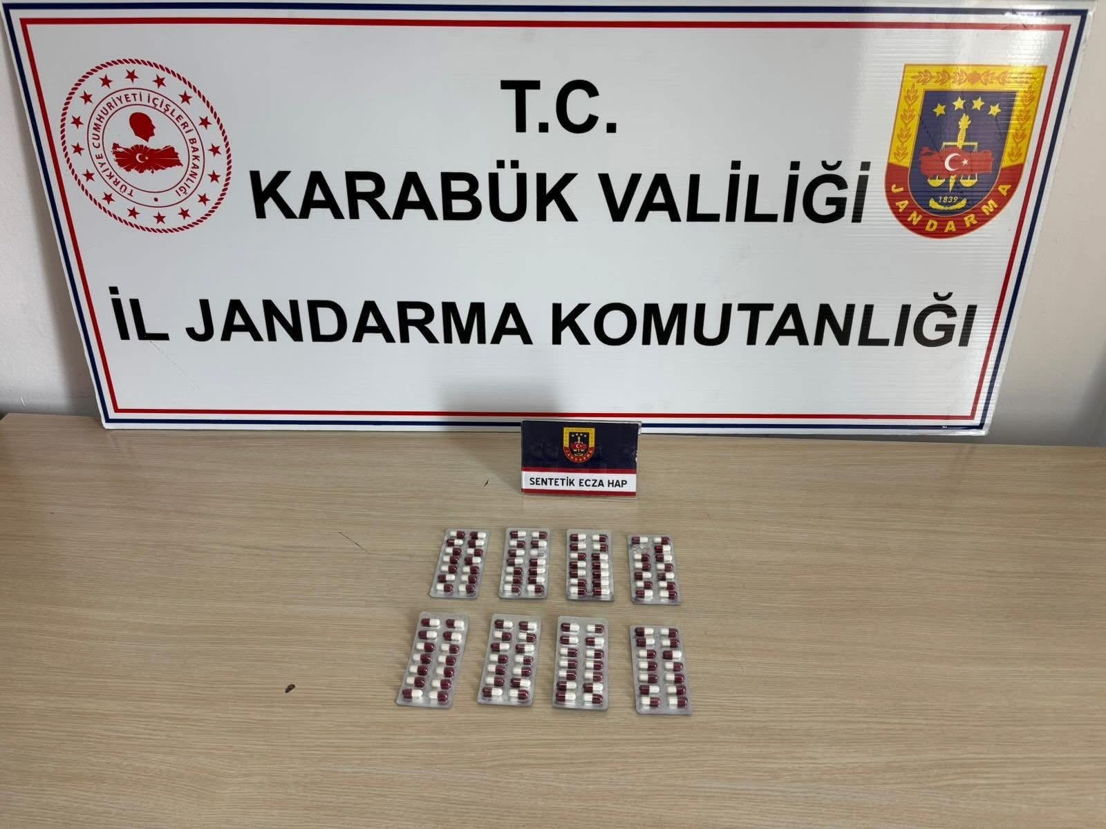 JANDARMA UNSURLARI  UYUŞTURUCU VE APARAT ELE GEÇİRDİ