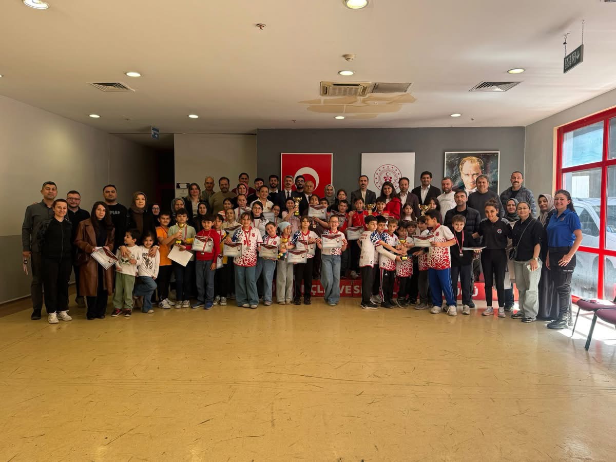 KARABÜK’TE OKUL SPORLARI MİNİKLER A SATRANÇ YARIŞMASI TAMAMLANDI