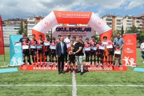 OKUL SPORLARI KÜÇÜKLER FUTBOL TÜRKİYE ŞAMPİYONASI SONA ERDİ