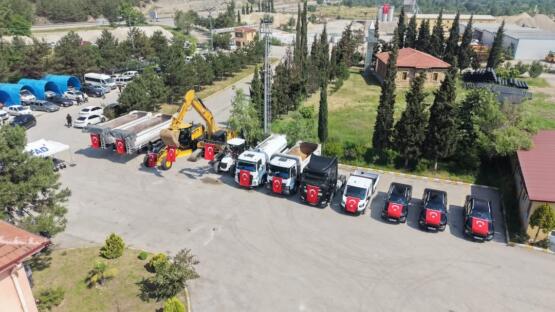 Karabük İl Özel İdaresine Kazandırılan 13 Yeni Araç ve İş Makinesi Hizmete Alındı